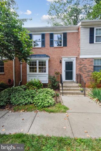 7702 Trevino Ln, Falls Church VA  22043-3507 exterior