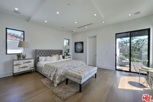 5128 Noble Ave, Van Nuys CA  91403-1376 exterior