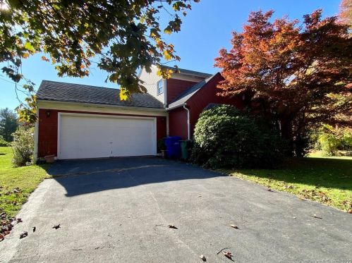 35 Burr Rd, Bloomfield, CT 06002-2203