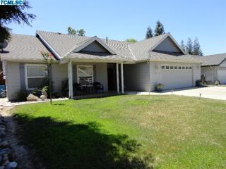 760 Vista Ct, Exeter, CA 93221-2355