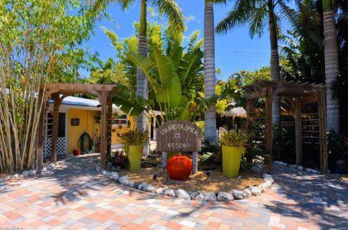 228 Fairweather Ln, Fort Myers Beach FL  33931-3227 exterior