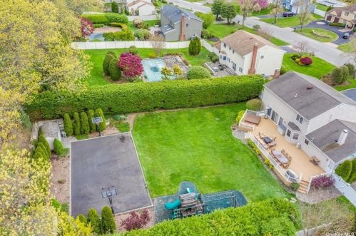 74 Stonehurst Ln, Huntington Station NY 11746-7935 exterior