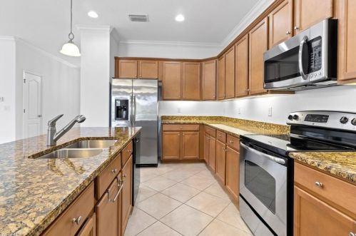 7959 Princeton Dr, Naples FL  34104-6677 exterior