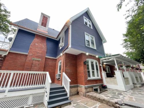 2 Linden Pl, Middletown NY  10940-4824 exterior