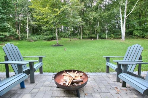 145 Bayberry Ln, Bridgeport CT  06612-1400 exterior