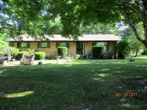 308 Clover St, Bruceton, TN 38317-2818