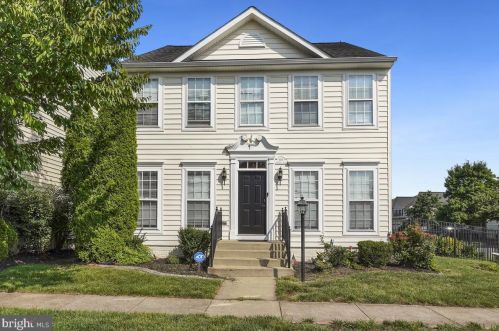 6001 Abernethy Ln, Gainesville, VA 20155-4505
