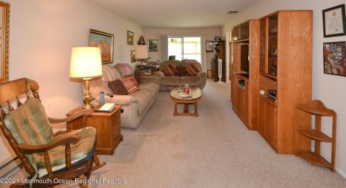 10 Higgins Ct, Bricktown, NJ 08724-1933