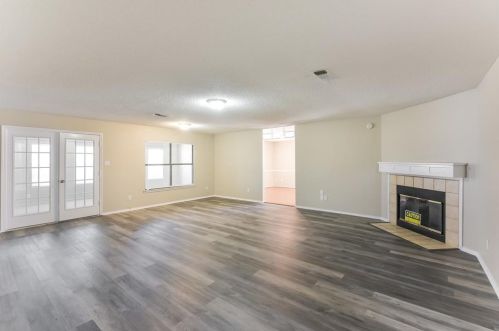 2121 Rolling Creek Run, Fort Worth TX  76108-4937 exterior