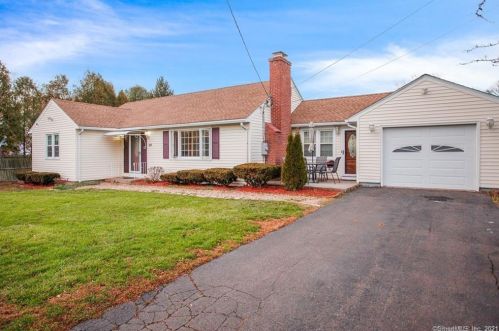 20 Graves St, Windsor Locks, CT 06096-1324