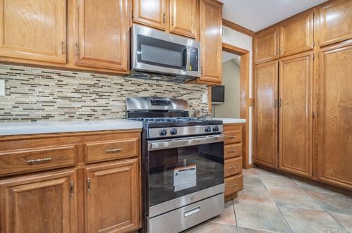 2828 Inyo Cir, Simi Valley CA 93063-2002 exterior