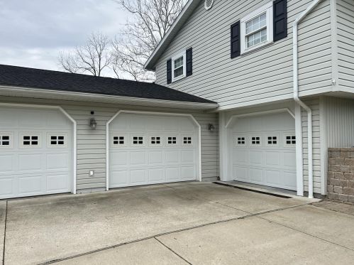 2900 Thorn Dr, Zanesville, OH 43701-9781