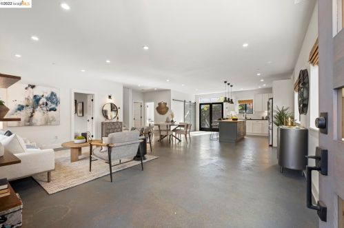 1077 57th St, Oakland CA  94608-2744 exterior