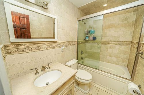 250 Bixley Heath, Lynbrook NY  11563-3138 exterior