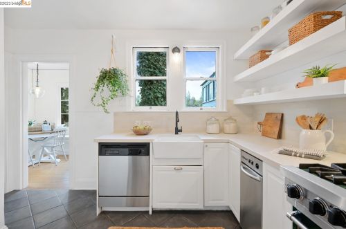 1230 Holman Rd, Oakland CA  94610-2541 exterior