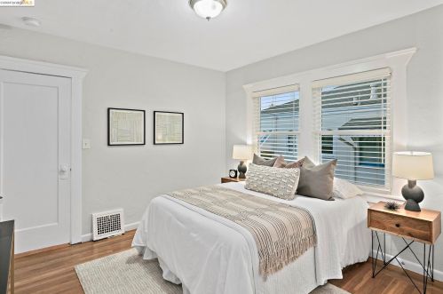 5333 El Camile Ave, Oakland CA  94619-3210 exterior