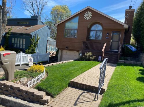137 Cypress Dr, San Remo, NY 11754-2305