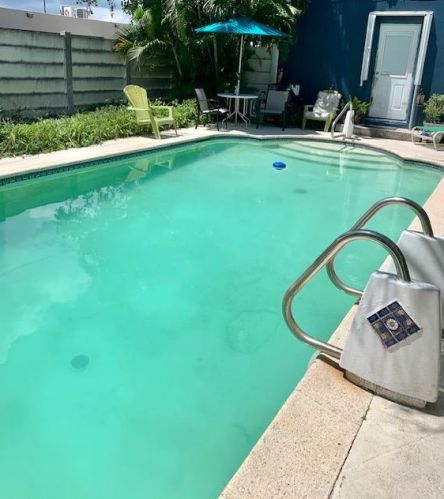 2215 20th Ave, Hollywood, FL 33020-2107