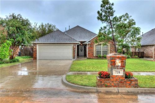 724 Carson Dr, Mustang, OK 73064-3578