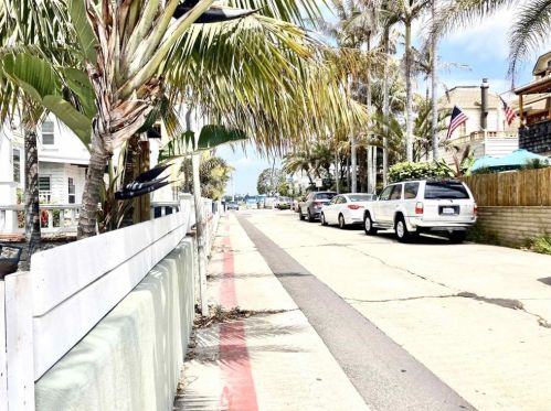 814 Capistrano Pl, San Diego CA 92109-8106 exterior