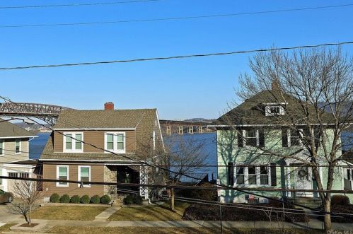 367 Montgomery St, Newburgh, NY 12550-3643