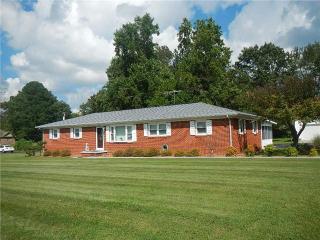 2132 Ovoca Rd, Tullahoma, TN 37388-5328