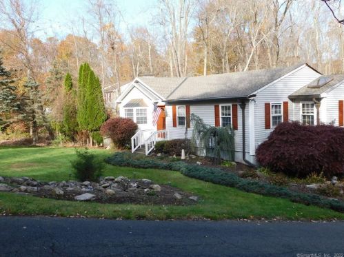 38 Knollcrest Dr, Brookfield Center, CT 06804-3711
