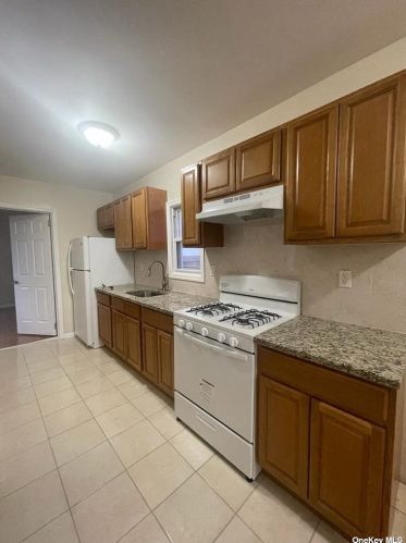 87-22 144th St, Jamaica, NY 11435-3103