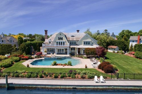 7 Landing Ln, West Islip, NY 11795-5149