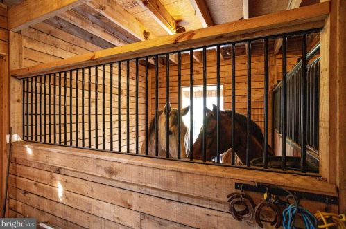 3714 Mountain Rd, Haymarket VA  20169-1739 exterior