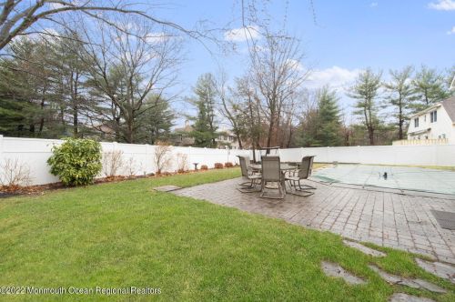 15 Hawthorne Ave, Holmdel Village NJ 07733-1035 exterior