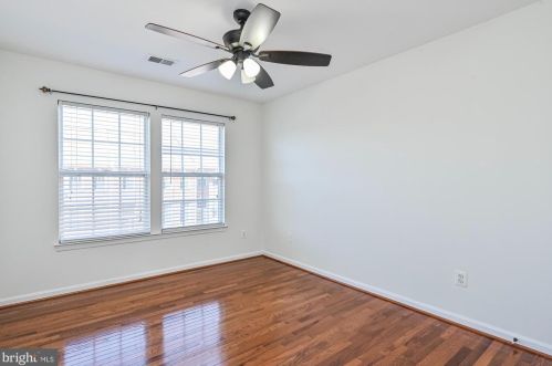 2617 Logan Wood Dr, Herndon VA 20171-4367 exterior