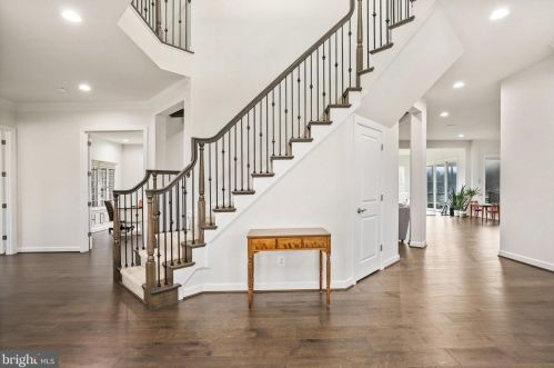 10244 Forest Lake Dr, Great Falls VA  22066-3609 exterior