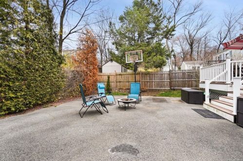 106 Halyan Rd, Yorktown Hgts NY  10598-4304 exterior