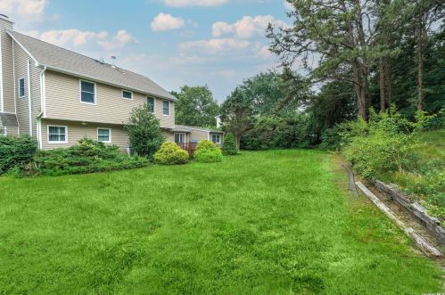162 10th Ave, Holtsville NY  11742-2357 exterior