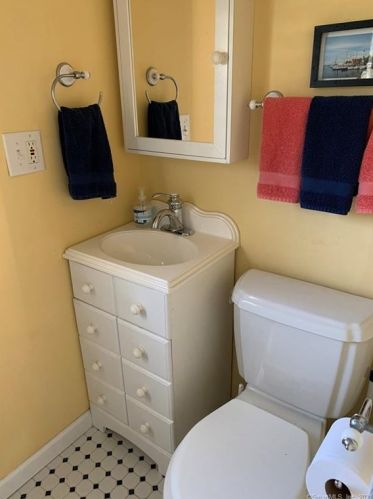 9 Grant St, Milford CT 06460-5311 exterior