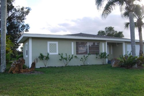 902 Willow Dr, Lehigh Acres, FL 33936-6765