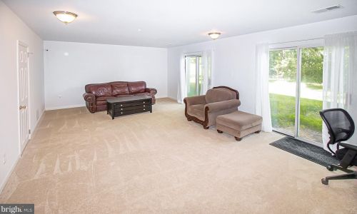 1564 Goldenrain Ct, Herndon VA  20190-4036 exterior