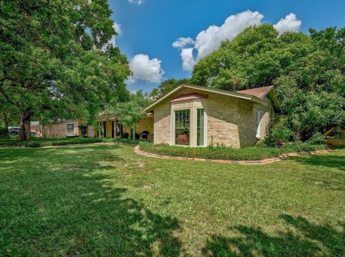 5807 Bullard Dr, Austin TX 78757-4400 exterior