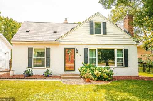 1434 County Road E, Saint Paul, MN 55110-5230
