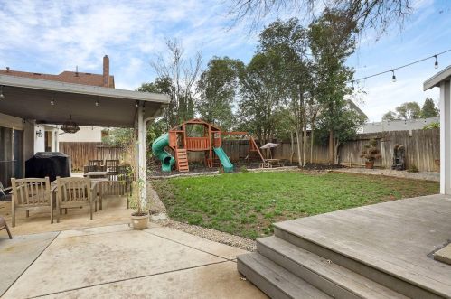 9020 Lismore Dr, Elk Grove CA  95624-2661 exterior