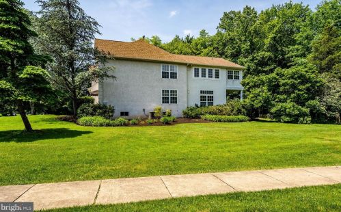1042 Charter Oaks Dr, Lansdale PA exterior