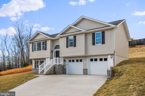 1198 Happy Ridge Dr, Front Royal VA  22630-5302 exterior