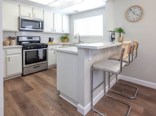 73 Woodleaf, Irvine CA  92614-7081 exterior