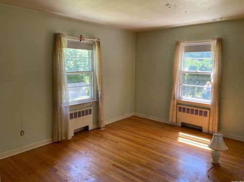 205 4th St, Elwood NY  11731-3525 exterior