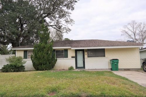 29 Four Oclock Ln, Westwego, LA 70094-2233