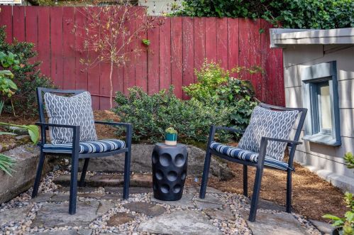 1510 Holman Rd, Oakland CA  94610-1833 exterior