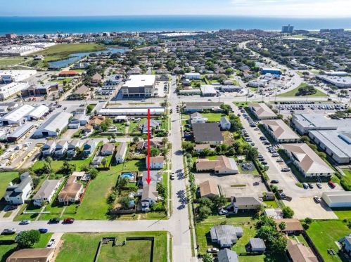 2202 67 St, Galveston TX 77551-1583 exterior