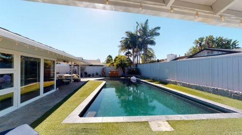 1727 Tradewinds Ln, Newport Beach CA  92660-4313 exterior