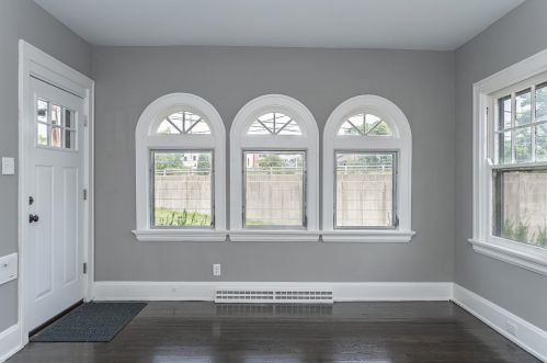 2233 Crane Ave, Cincinnati, OH 45207-1322